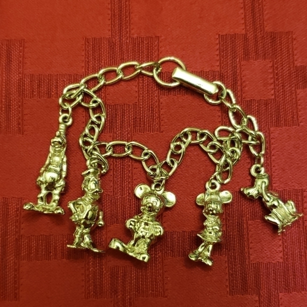 Bracelet 5 Disney characters.